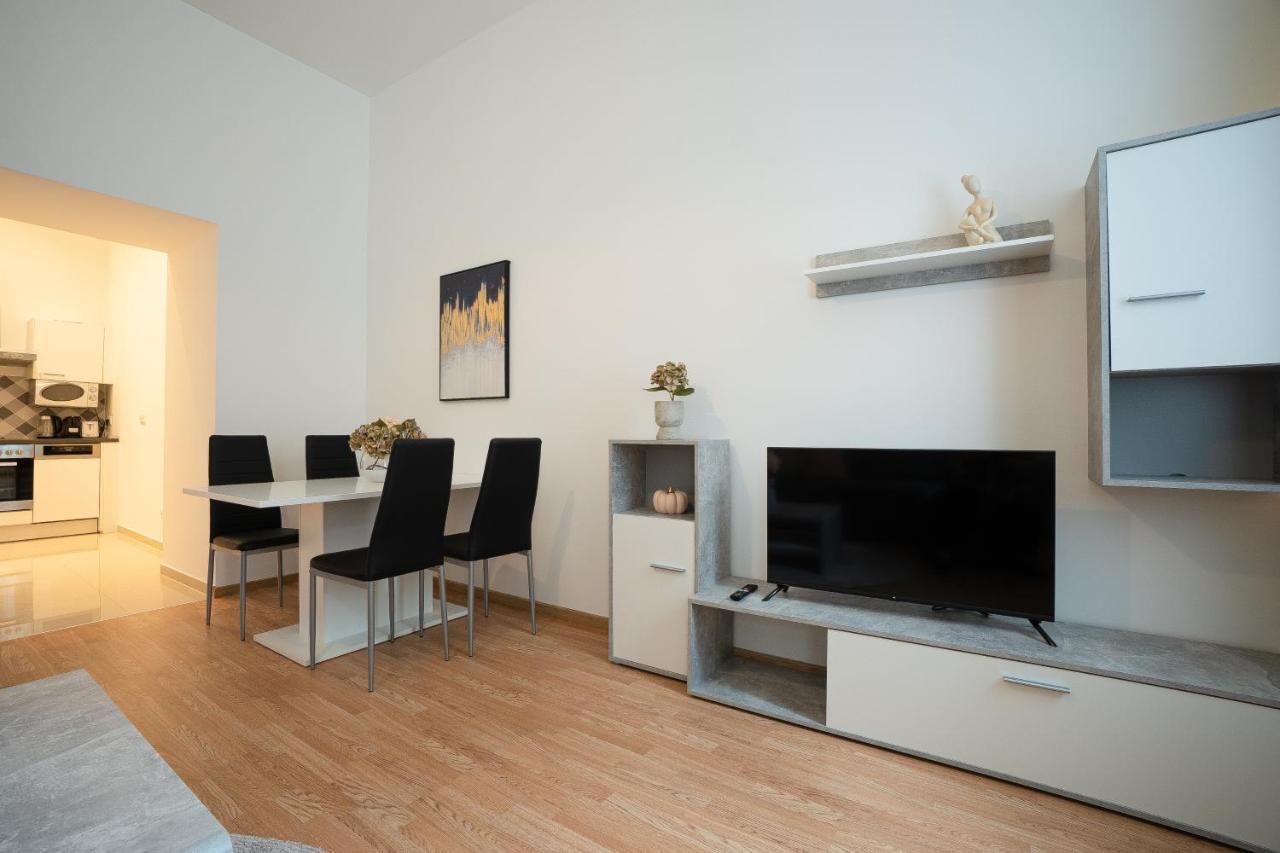 Apartment In The Central Area. 5 Minute'S Walk To The Danube. Вена Экстерьер фото