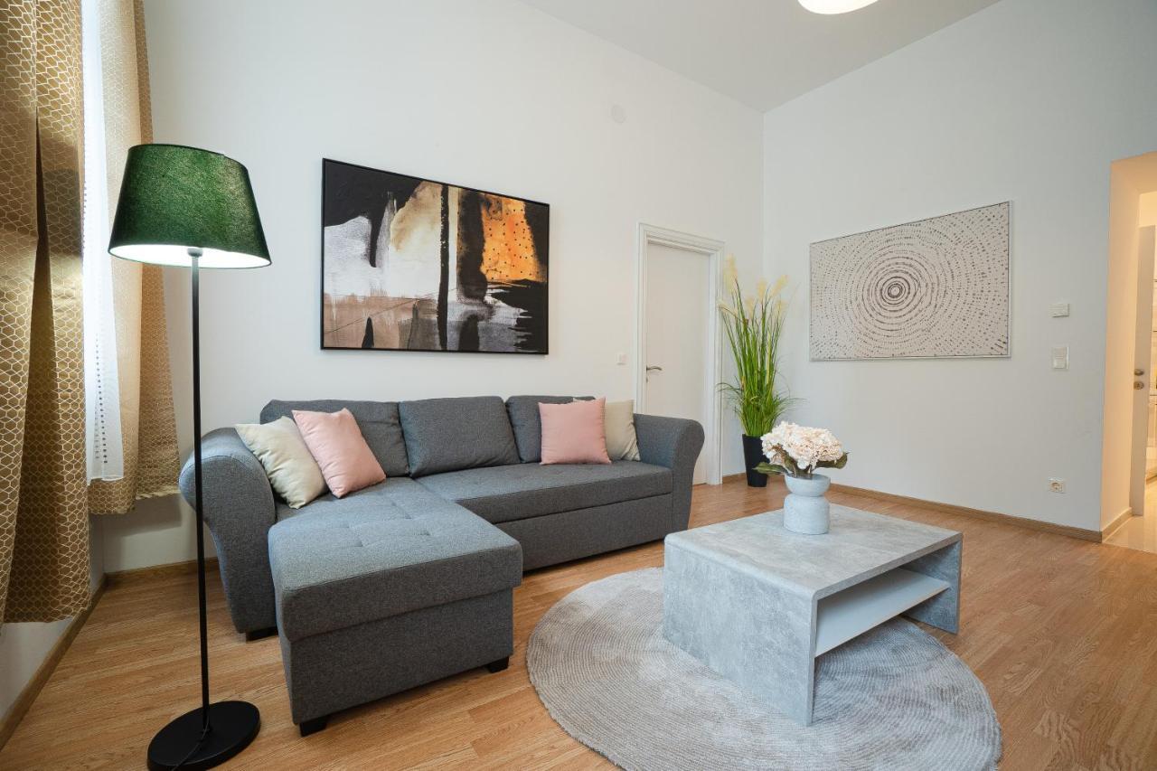 Apartment In The Central Area. 5 Minute'S Walk To The Danube. Вена Экстерьер фото
