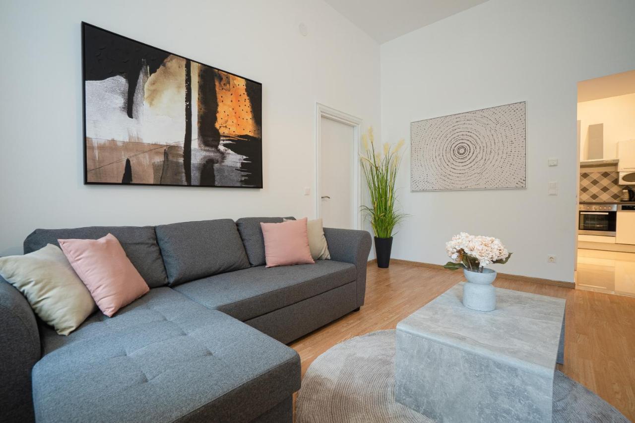 Apartment In The Central Area. 5 Minute'S Walk To The Danube. Вена Экстерьер фото