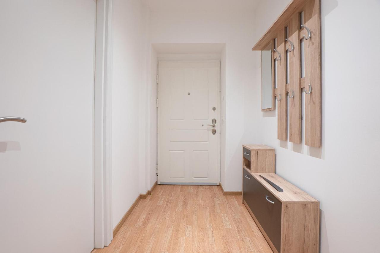 Apartment In The Central Area. 5 Minute'S Walk To The Danube. Вена Экстерьер фото