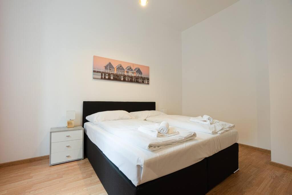 Apartment In The Central Area. 5 Minute'S Walk To The Danube. Вена Экстерьер фото