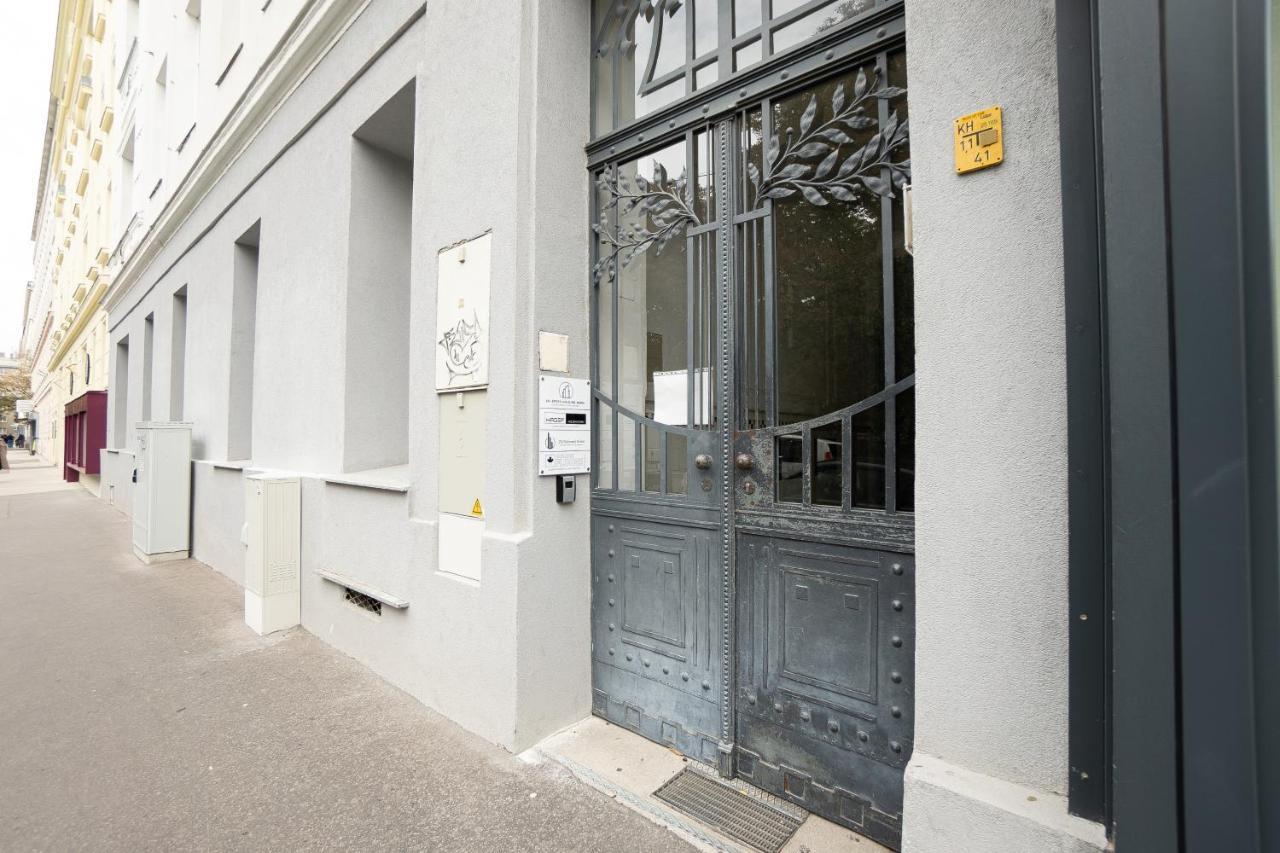 Apartment In The Central Area. 5 Minute'S Walk To The Danube. Вена Экстерьер фото