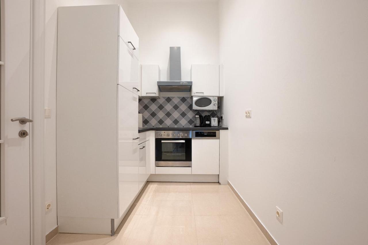 Apartment In The Central Area. 5 Minute'S Walk To The Danube. Вена Экстерьер фото