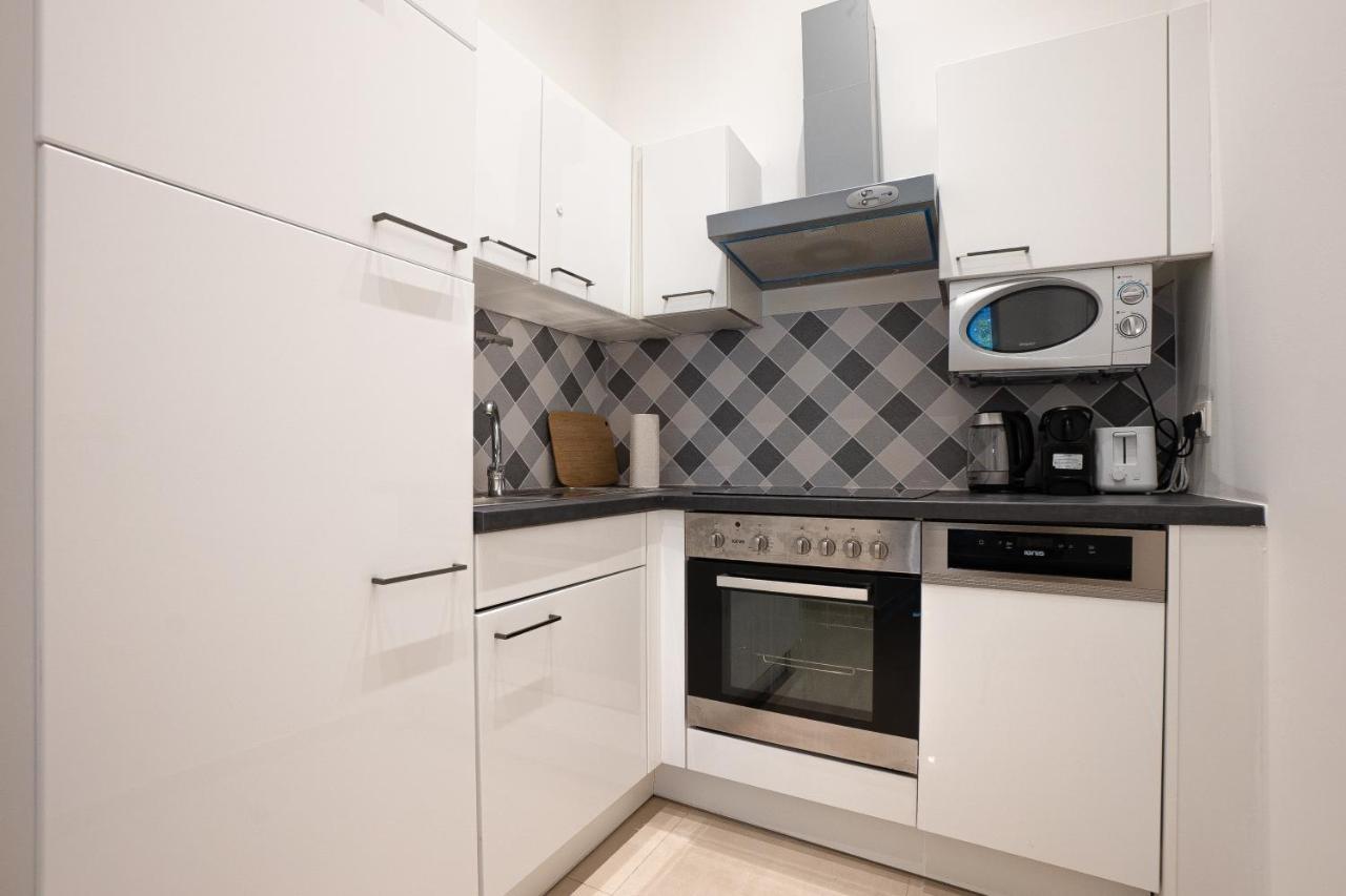 Apartment In The Central Area. 5 Minute'S Walk To The Danube. Вена Экстерьер фото